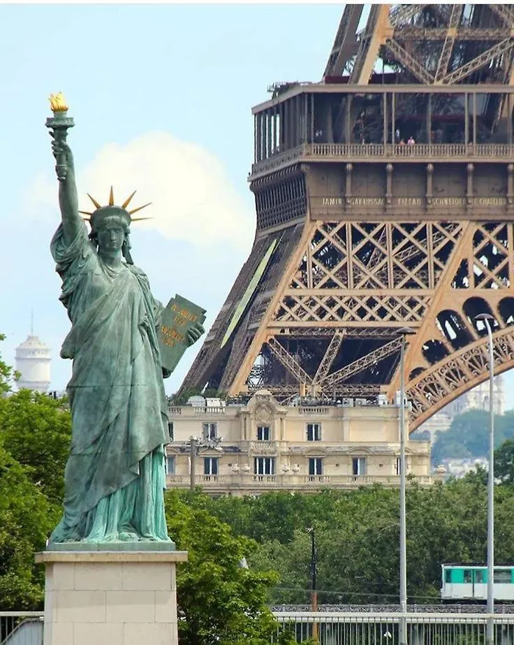 Paris Moments, Your Moments